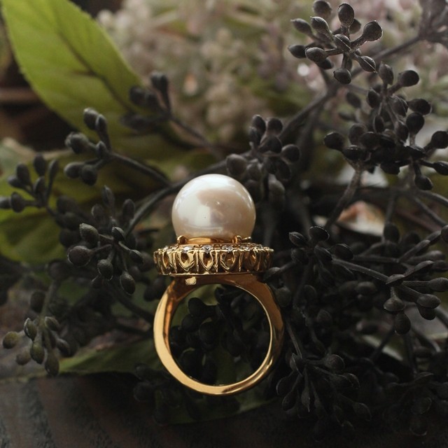 秋の装いに♪ 大人の女性の魅力を引き立てる「南洋真珠」のリング