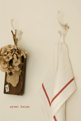 小さなフックで簡単ディスプレイ