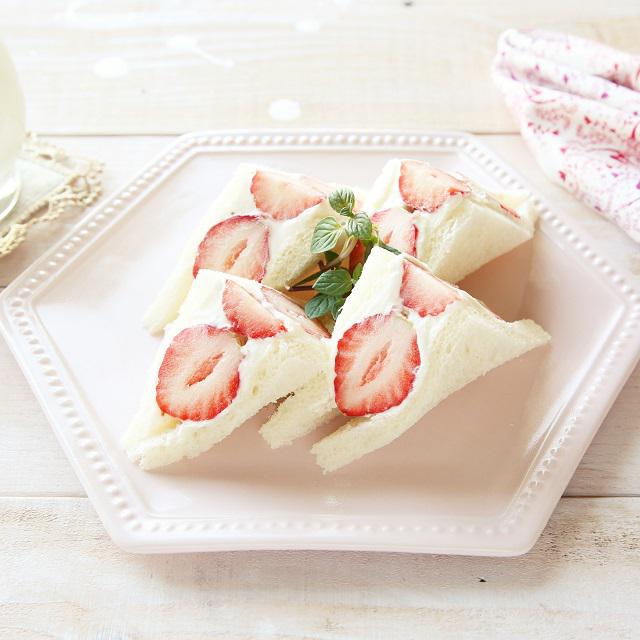 切って可愛い♪ 「＃萌え断」いちごサンドの作り方　3選