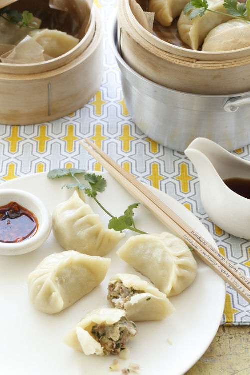 ジュワっと肉汁があふれる、モチモチ餃子