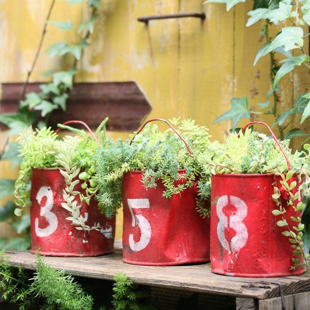 塗料の空き缶をペイントして、ジャンクな植木鉢（プランター）に