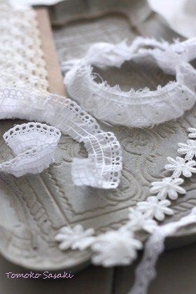 布の宝石・レースをガラス小瓶に