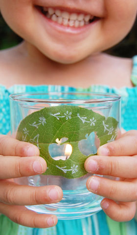 葉っぱを型ヌキ？！可愛く手軽なキャンドルホルダー