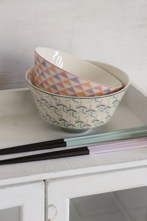 新調したモダンなお茶碗と、久しぶりの編み物　～　「ナチュラルな暮らしのヒント」から