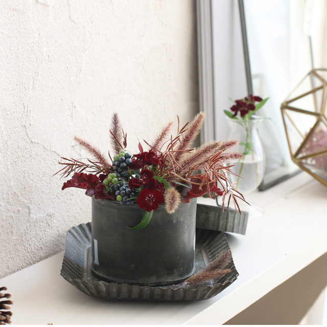 ムラサキのエノコログサ?！同系色の草花でシックなアレンジに