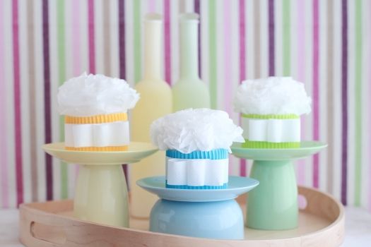 １００円コップ＆お皿で、キュートなケーキスタンド