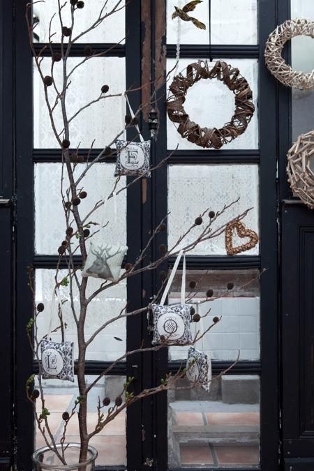 2012クリスマス特集・6　「ヤシャブシ」などの枝ものに注目！