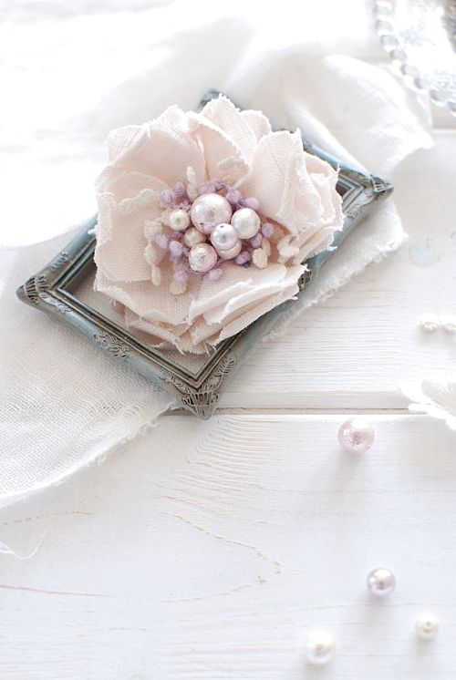 ハレの日に成長の想い出を胸に･･･　ラベンダー染めのコサージュ