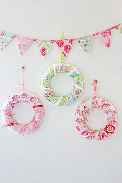 Tildaの生地＆つまみ細工でつくる春リース