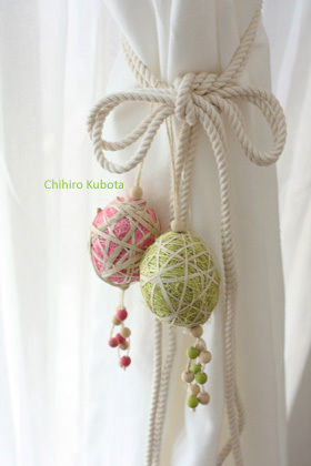 100円アイテムで即席カーテンタッセル