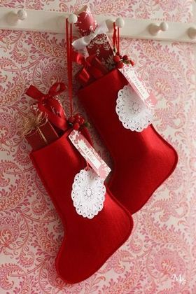 **クリスマス特集**　1枚数十円！レースペーパーでリッチなラッピング