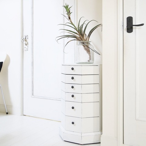 中国タンスが変身! ペイントで家具リメイク! ビフォーアフター