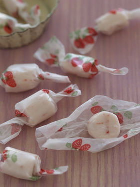 混ぜるだけ！おうちでできる「いちごミルキー」