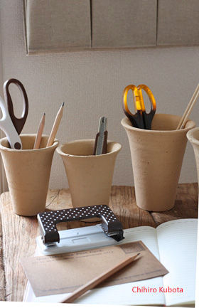 素焼きのポットをデスク周りに応用