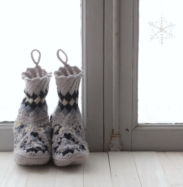 モバ編みのすすめ★北欧エストニアスパイラル＆かぎ針モチーフのルームシューズ