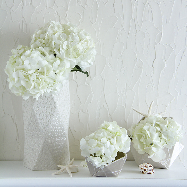 北欧テイストの多角形ボックスを花器に～ホワイトエレガンスカルトナージュ