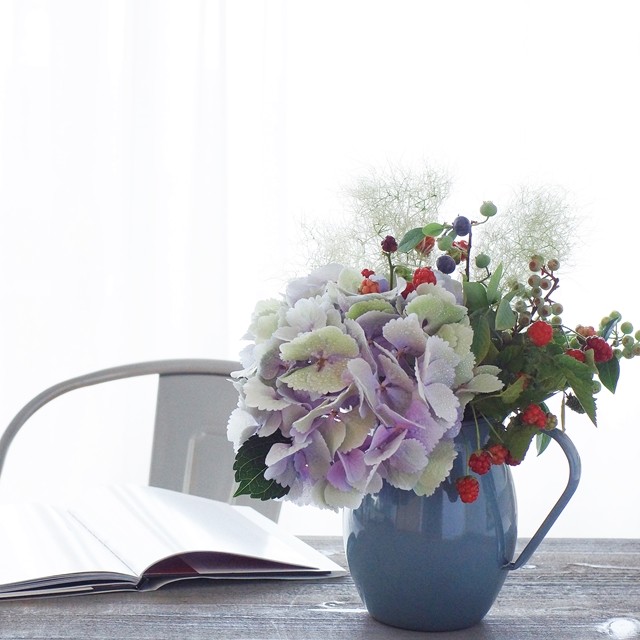 【夏の花色配色】スモーキー色の紫陽花に似合う花選び、花瓶の色合わせのコツ！