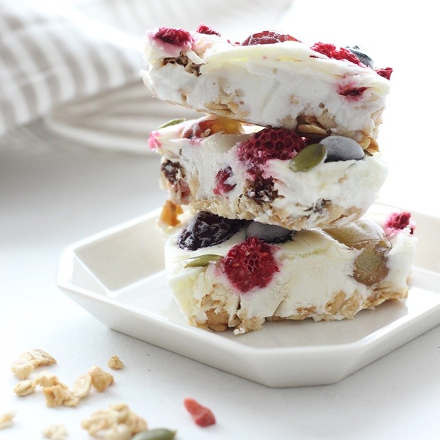 混ぜて凍らせるだけ☆超簡単！ ヘルシーアイス「ヨーグルトバーク」の作り方