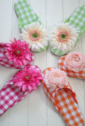 １００円ショップのスリッパが花つきスリッパに変身！