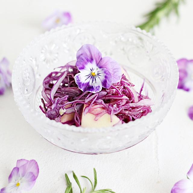 簡単作り置き♪ 弁当に便利なカラフル常備菜「紫キャベツのマリネ」