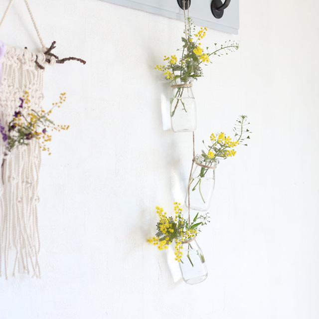 [野花生活]100均花びんを3つ繋げたミモザの壁飾り