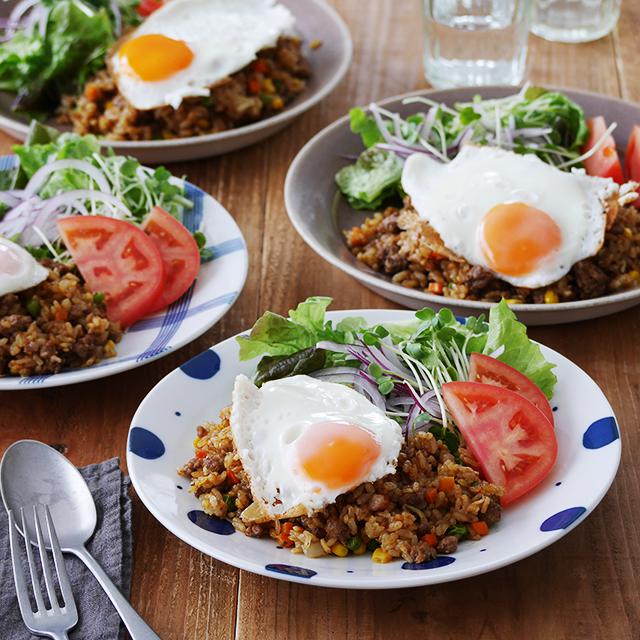 市販のカレールーで絶品！「フライパンカレーピラフ」の作り方