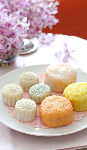 シンガポールより　中秋節に人気！生タイプ月餅「スノースキン・ムーンケーキ」