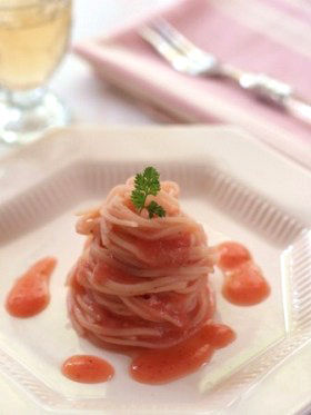 果物と野菜の意外な出会い？いちごの冷たいパスタ