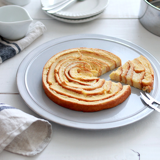 100均のケーキ型でアレンジ　パンの耳で作る“ぐるぐるフレンチトースト”