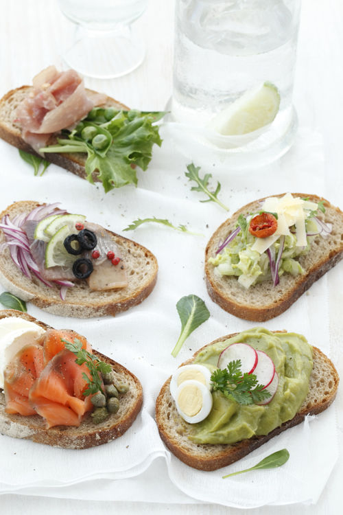 ライ麦入りのクッペで、春のオープンサンド