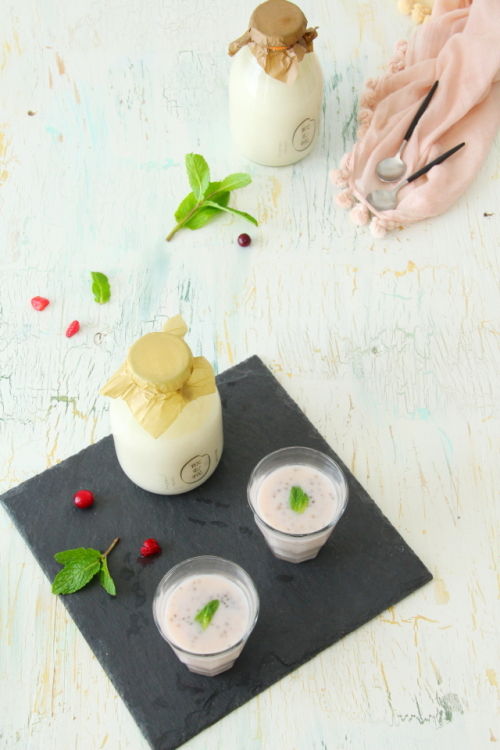 チアシード×ミックスベリーの甘酒スムージーでツルツル美肌♪