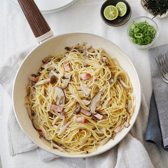 【GWの簡単ごはん】湯切りなし！フライパン１つで作る「きの子とベーコンの和風パスタ」