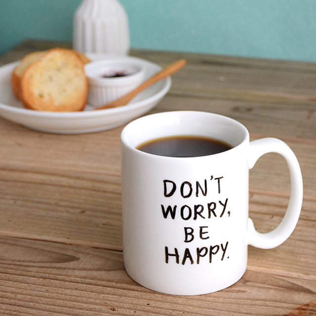 100均で買った“とりあえず”のマグカップが、陶器ペン1本でオリジナルマグに変身！