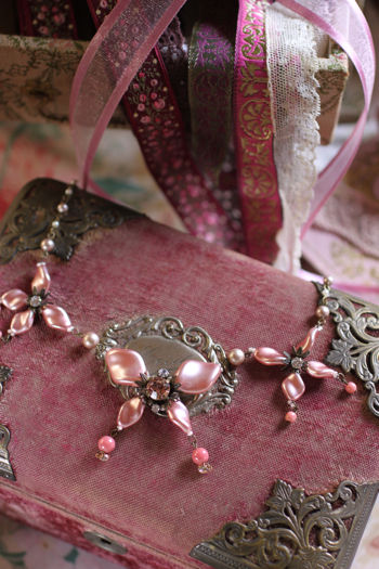 ピンクリボンのネックレス