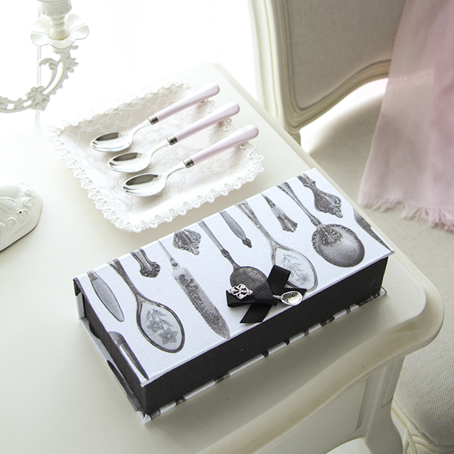 ZARA HOMEのキッチンタオルで、インテリアと楽しむカルトナージュボックス♪