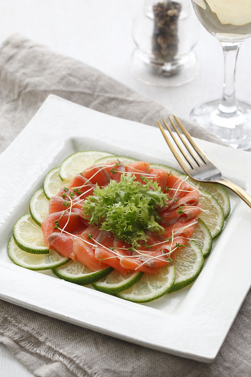 スモークサーモン　サラダ仕立て 盛り付けのコツ