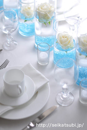 見た目も涼しい花を水に浮かべる簡単アレンジ