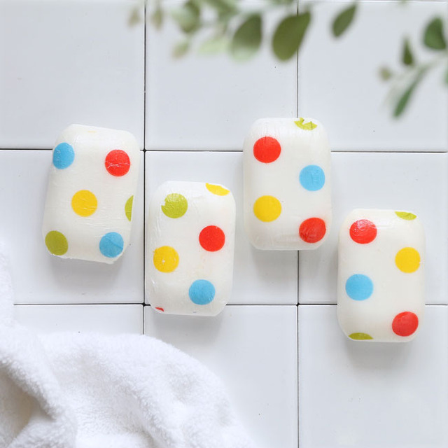 あそび育★セリアのデコパージュ液とナプキンでドット石けんつくりました