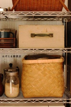 古い家具の引き出しを使って