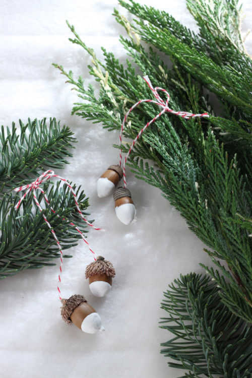 ドングリで工作♪　子どもとつくるクリスマスオーナメント