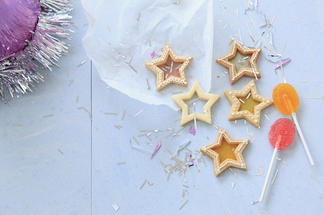 最旬スタイリング～キラキラした春の光を感じるステンドグラスクッキー