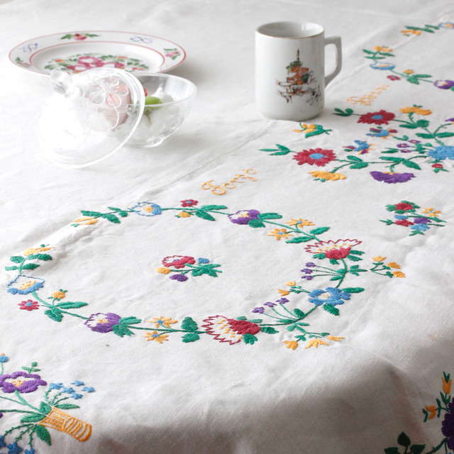 東欧ブーム到来！？ あのブランドも注目する花刺繍で春の様替え