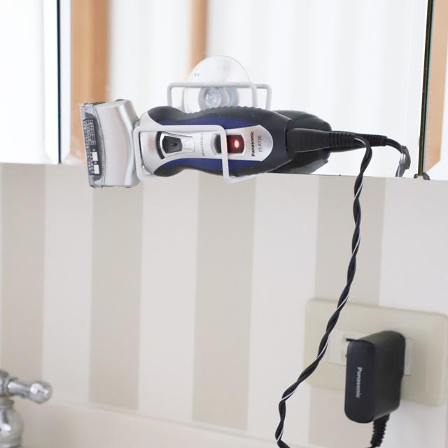 セリアの「スポンジホルダー」で安心♪ 電気シェーバーの収納