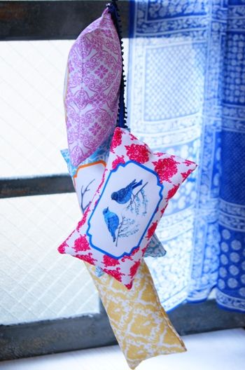 プチクッションサシェで香りのつるし飾り