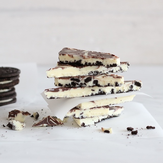 溶かして混ぜるだけ！ マーブル模様が豪華なチョコレートバークの作り方