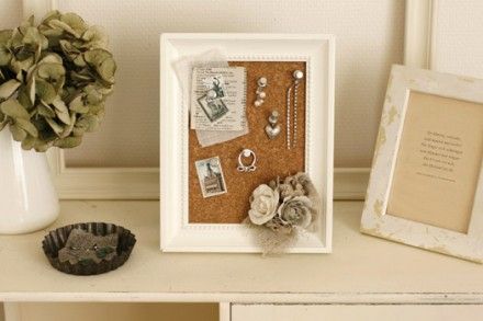 コルクボードで飾る収納