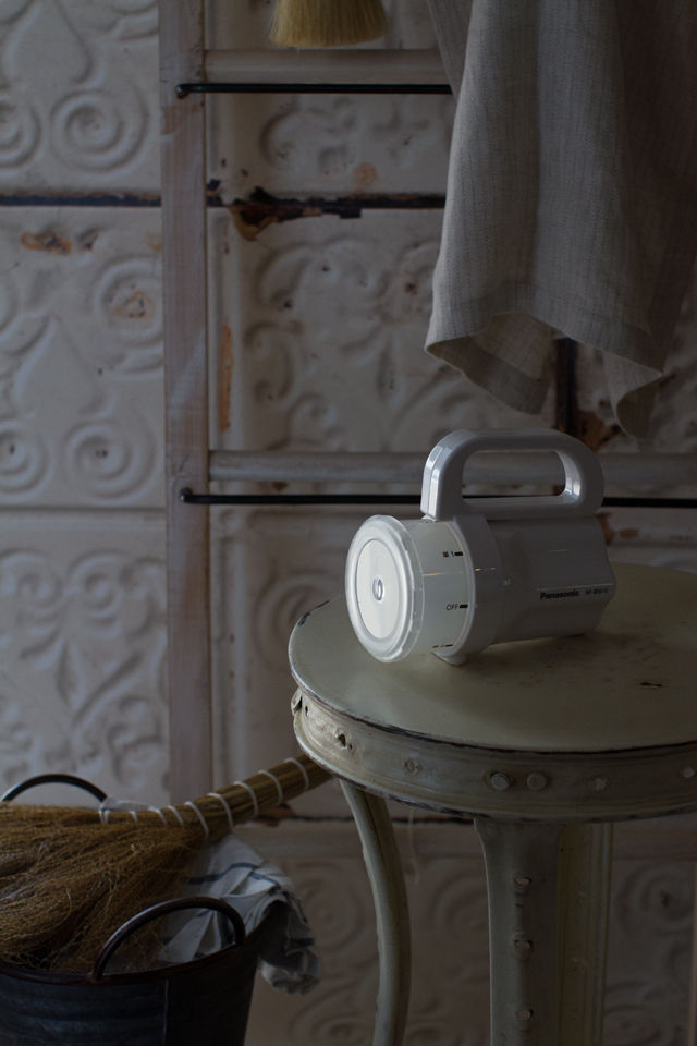 災害を経験してこその発想！　乾電池の種類を選ばない懐中電灯