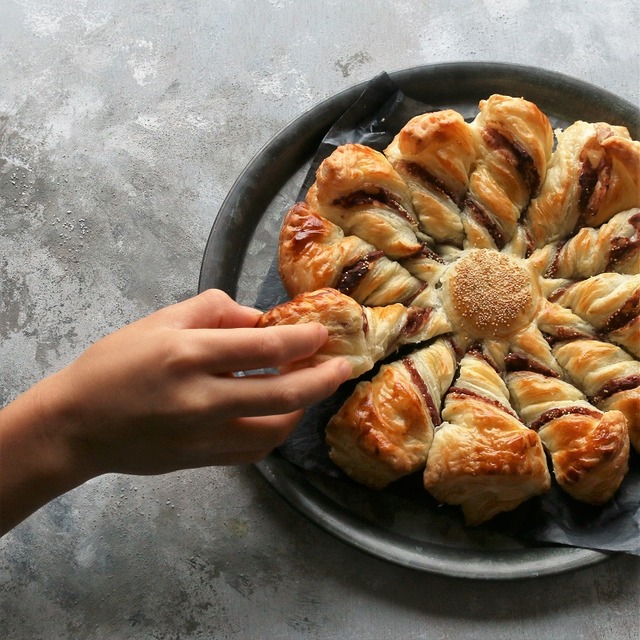 パーティーに大人気！ つまめるグルグルスティックあんこパイ