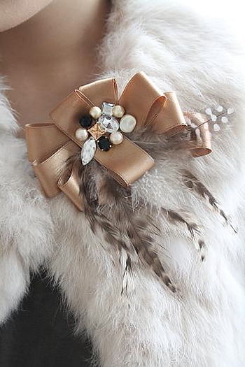 パーティに映えるコサージュ