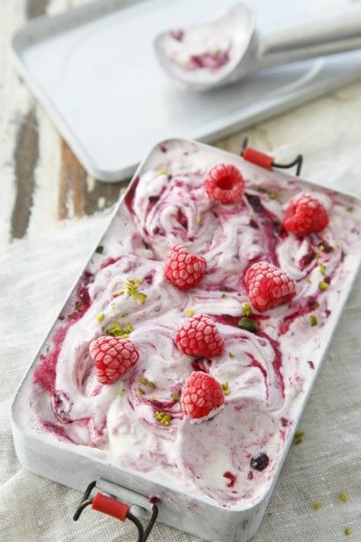 アイスにジャムを混ぜるだけ。フランボワーズのアイスクリーム